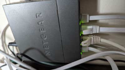 Netgear Dumb Switch (1Gbps)