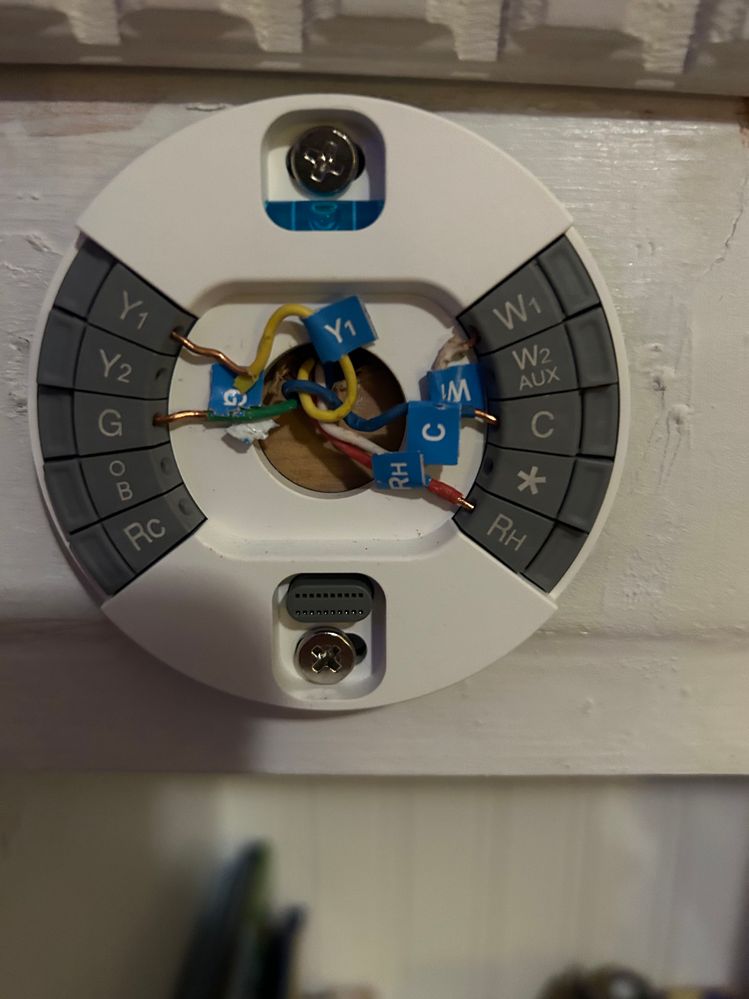 Wiring on the base for the working nest.